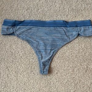 VS Seamless Thong Panty Large